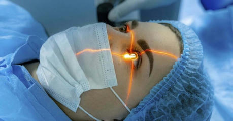Laser Eye Surgery vs. Traditional Glasses and Contact Lenses: Which Choice is Right for You?